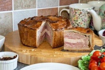 4lb Pork, Chicken & Ham Pie